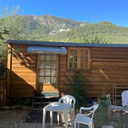 La Roulotte Chez Camille 호텔 Veynes 외부 사진